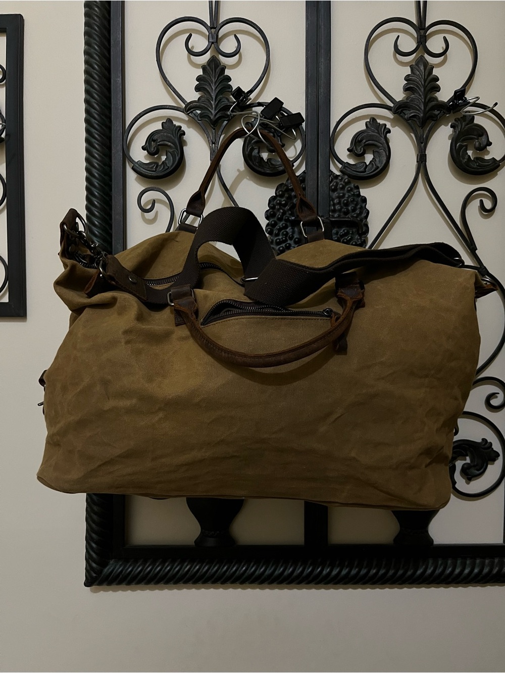 NEWHEY 55L
Travel Duffel Bag
Waterproof Waxed Canvas & Leather Weekender Bag - Picture 8 of 10